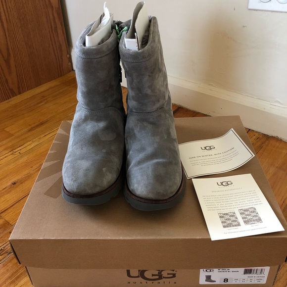Waterproof grey UGG Australia boots - Picture 3 of 6